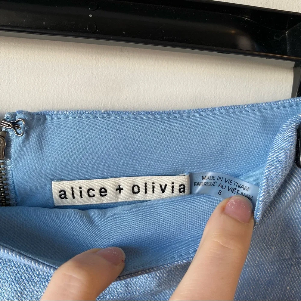 Alice + Olivia Donald High Waist Linen Blend Chambray Shorts Blue 8 - Picture 5 of 10
